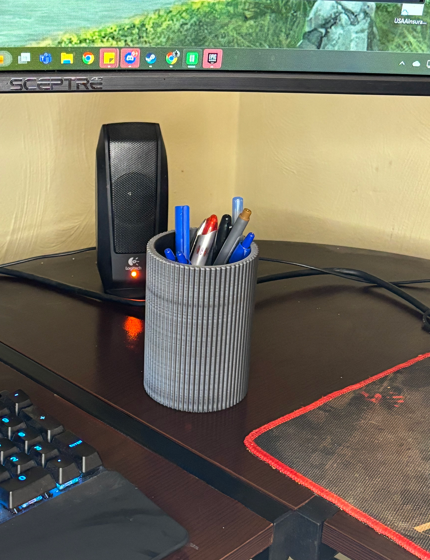 Ribbed Pencil Holder